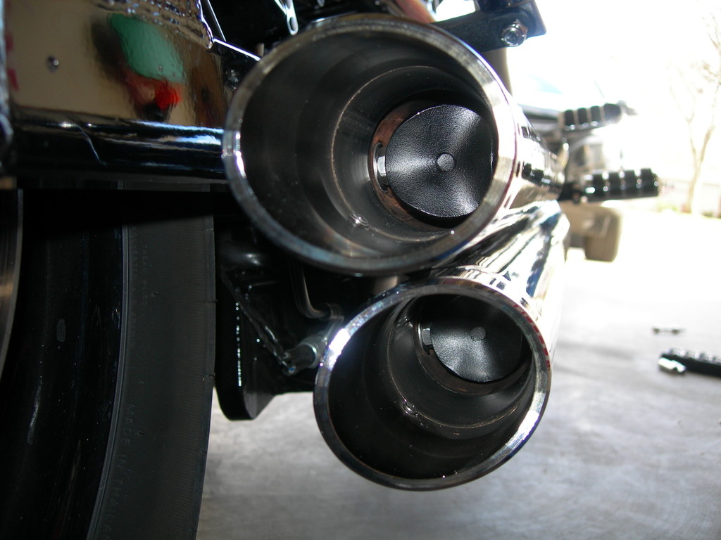 2006 dyna with vance and hines big shots baffles? 
