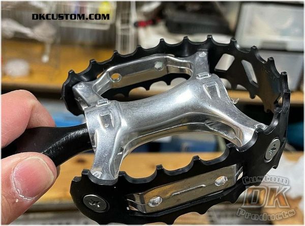 Bear Trap FOOTPEGS Sportsters Dynas Softails V Rod s Harley Davidson DK Custom